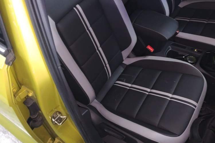 Used Volkswagen T-ROC 2023 300TSI DSG Two-Wheel Drive Starlight Edition Right Front Seat