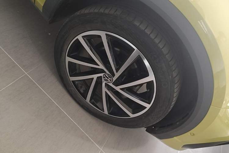 Used Volkswagen T-ROC 2023 300TSI DSG Two-Wheel Drive Starlight Edition Right Front Wheel Hub
