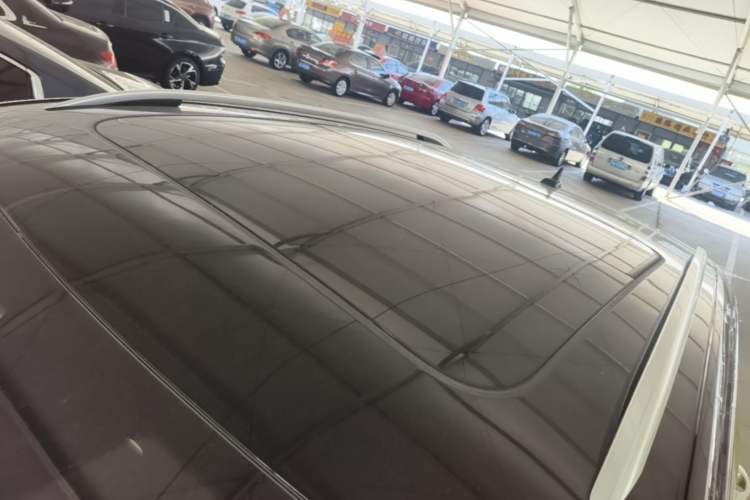 Used Volkswagen T-ROC 2023 300TSI DSG Two-Wheel Drive Starlight Edition Roof