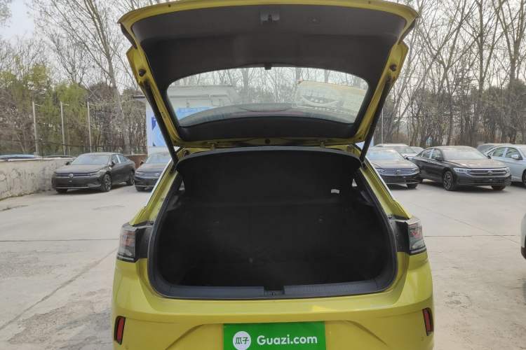 Used Volkswagen T-ROC 2023 300TSI DSG Two-Wheel Drive Starlight Edition Trunk