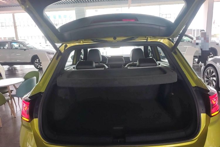 Used Volkswagen T-ROC 2023 300TSI DSG Two-Wheel Drive Starlight Edition Trunk