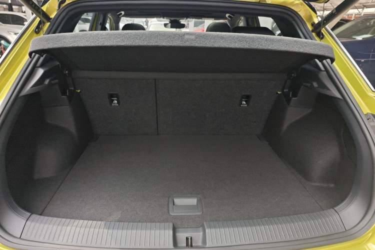 Used Volkswagen T-ROC 2023 300TSI DSG Two-Wheel Drive Starlight Edition Trunk