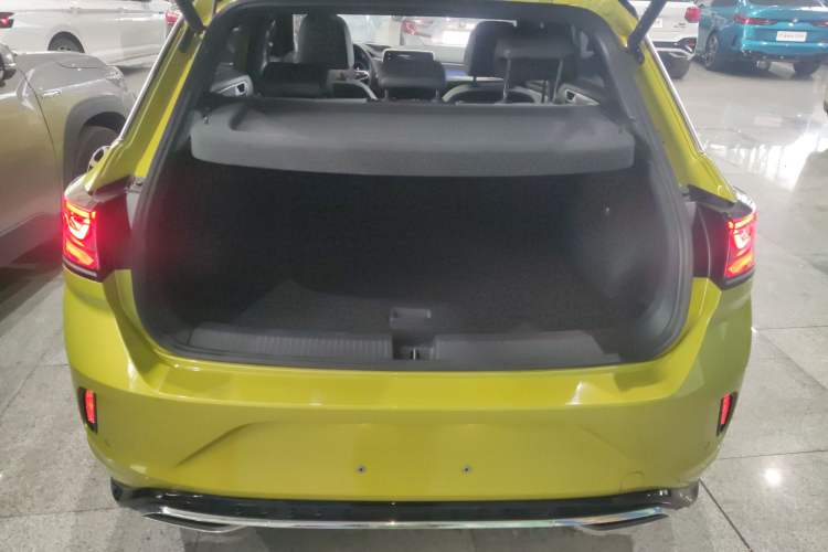 Used Volkswagen T-ROC 2023 300TSI DSG Two-Wheel Drive Starlight Edition Trunk