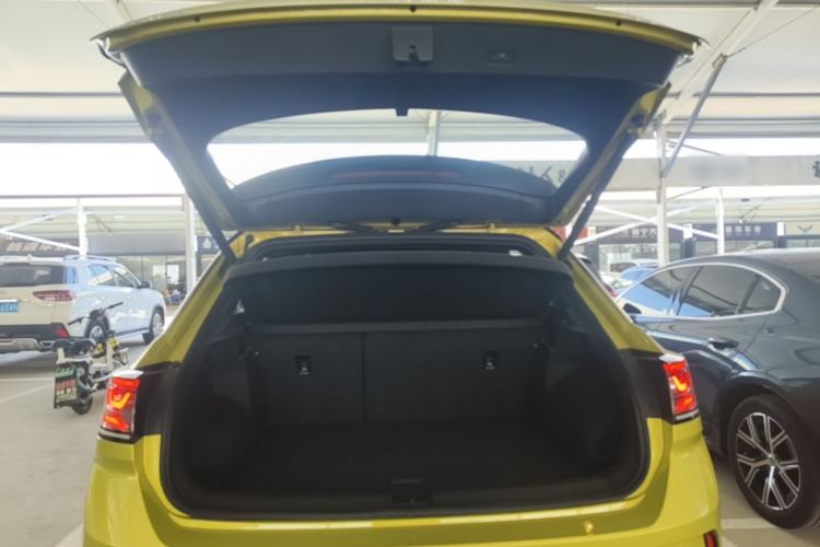 Used Volkswagen T-ROC 2023 300TSI DSG Two-Wheel Drive Starlight Edition Trunk