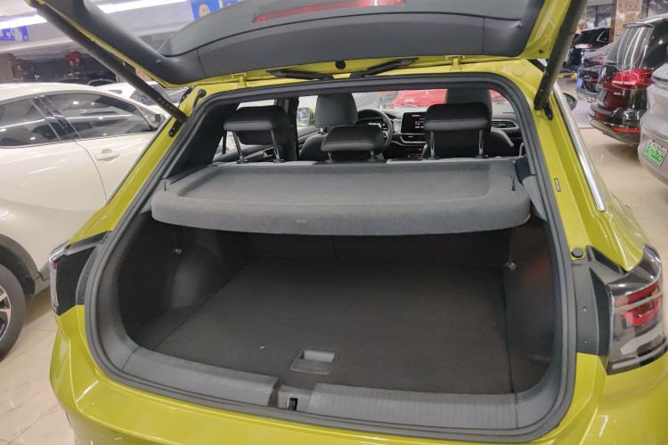 Used Volkswagen T-ROC 2023 300TSI DSG Two-Wheel Drive Starlight Edition Trunk