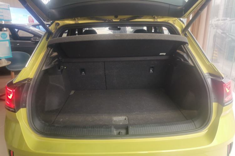 Used Volkswagen T-ROC 2023 300TSI DSG Two-Wheel Drive Starlight Edition Trunk