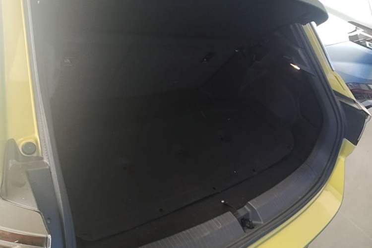 Used Volkswagen T-ROC 2023 300TSI DSG Two-Wheel Drive Starlight Edition Trunk