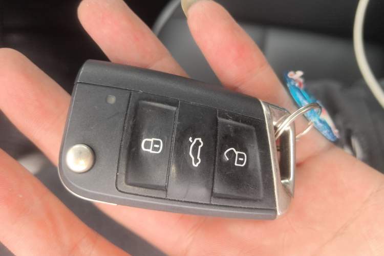 Used Volkswagen T-ROC 2023 300TSI DSG Two-Wheel Drive Starlight Edition Vehicle Key