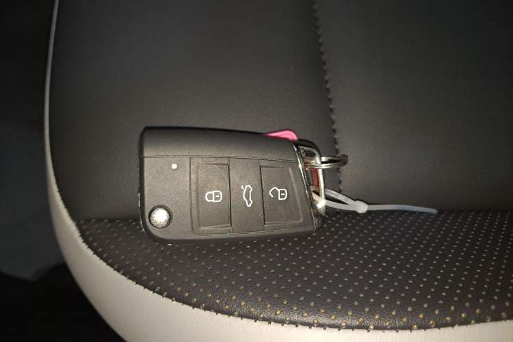 Used Volkswagen T-ROC 2023 300TSI DSG Two-Wheel Drive Starlight Edition Vehicle Key
