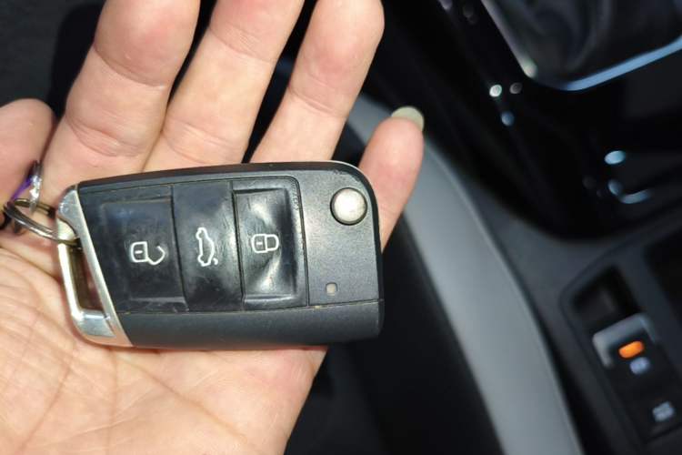 Used Volkswagen T-ROC 2023 300TSI DSG Two-Wheel Drive Starlight Edition Vehicle Key