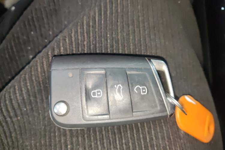 Used Volkswagen T-ROC 2023 300TSI DSG Two-Wheel Drive Starlight Edition Vehicle Key
