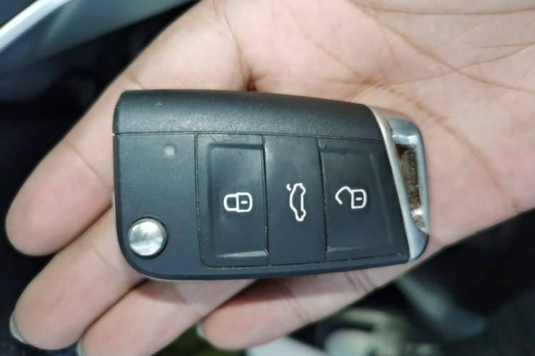 Used Volkswagen T-ROC 2023 300TSI DSG Two-Wheel Drive Starlight Edition Vehicle Key