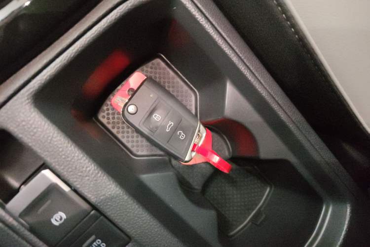 Used Volkswagen T-ROC 2023 300TSI DSG Two-Wheel Drive Starlight Edition Vehicle Key