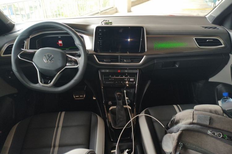 Used Volkswagen T-ROC 2024 300TSI DSG Two-Wheel-Drive Chen Guang Edition Center Console