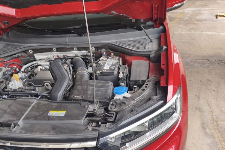 Used Volkswagen T-ROC 2024 300TSI DSG Two-Wheel-Drive Chen Guang Edition Engine Bay Left