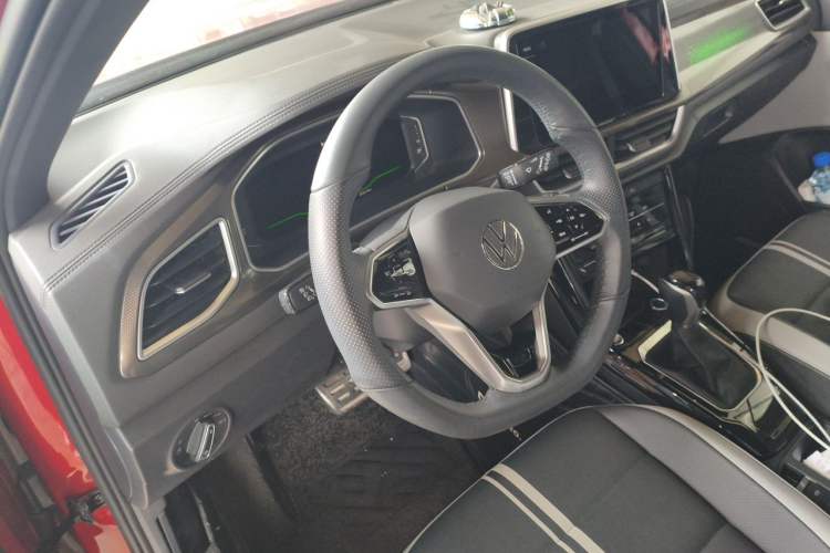 Used Volkswagen T-ROC 2024 300TSI DSG Two-Wheel-Drive Chen Guang Edition Steering Wheel