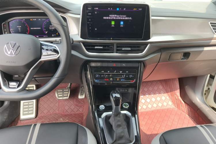 Used Volkswagen T-ROC 2024 300TSI DSG Two-Wheel-Drive Chen Guang Edition Audio And AC Panel