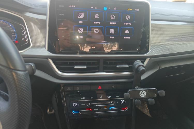 Used Volkswagen T-ROC 2024 300TSI DSG Two-Wheel-Drive Chen Guang Edition Audio And AC Panel