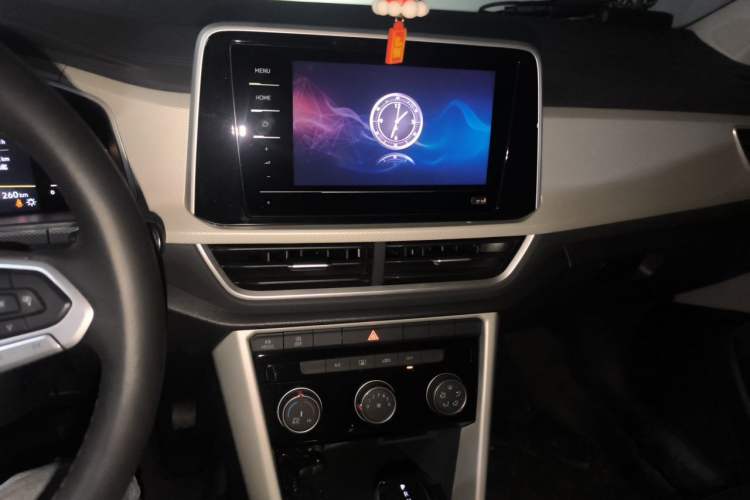 Used Volkswagen T-ROC 2024 280TSI DSG Two-Wheel-Drive Time Edition Audio And AC Panel