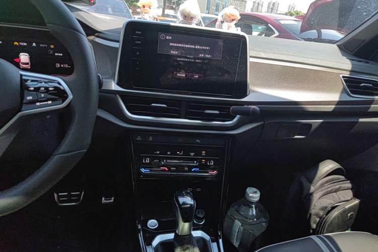 Used Volkswagen T-ROC 2024 300TSI DSG Two-Wheel-Drive Chen Guang Edition Audio And AC Panel
