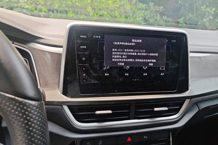 Used Volkswagen T-ROC 2024 300TSI DSG Two-Wheel-Drive Chen Guang Edition Audio And AC Panel