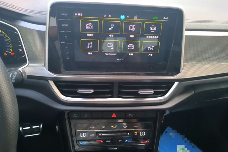 Used Volkswagen T-ROC 2024 300TSI DSG Two-Wheel-Drive Chen Guang Edition Audio And AC Panel