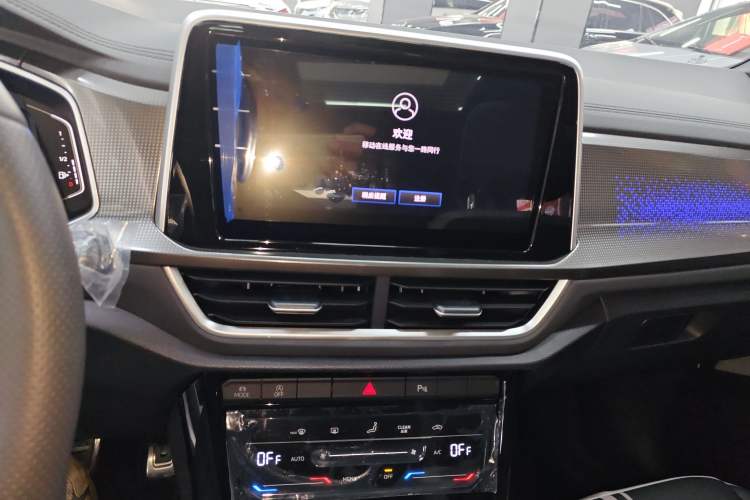 Used Volkswagen T-ROC 2024 300TSI DSG Two-Wheel-Drive Chen Guang Edition Audio And AC Panel