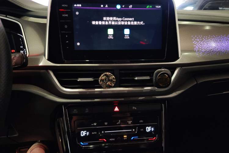 Used Volkswagen T-ROC 2024 300TSI DSG Two-Wheel-Drive Chen Guang Edition Audio And AC Panel