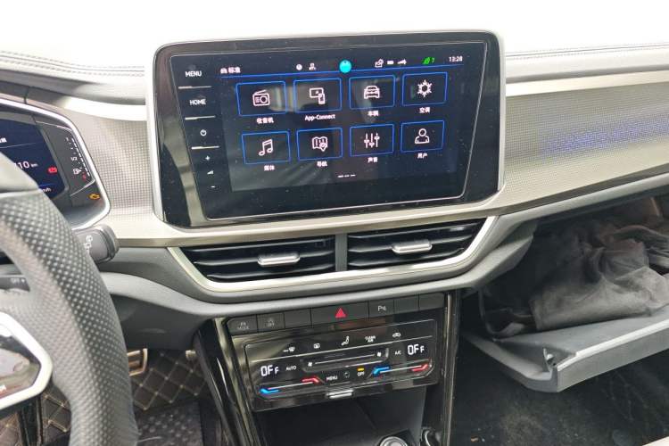 Used Volkswagen T-ROC 2024 300TSI DSG Two-Wheel-Drive Chen Guang Edition Audio And AC Panel