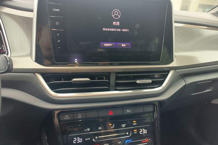 Used Volkswagen T-ROC 2024 300TSI DSG Two-Wheel-Drive Chen Guang Edition Audio And AC Panel