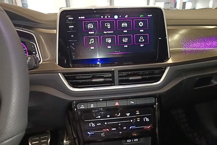 Used Volkswagen T-ROC 2024 300TSI DSG Two-Wheel-Drive Chen Guang Edition Audio And AC Panel
