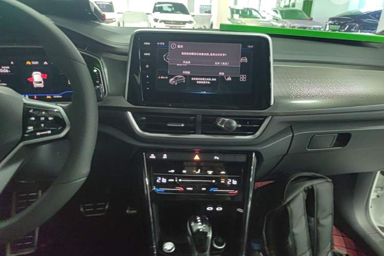Used Volkswagen T-ROC 2024 300TSI DSG Two-Wheel-Drive Chen Guang Edition Audio And AC Panel