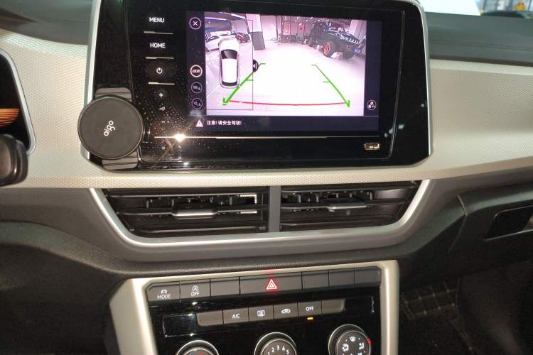 Used Volkswagen T-ROC 2024 280TSI DSG Two-Wheel-Drive Time Edition Audio And AC Panel