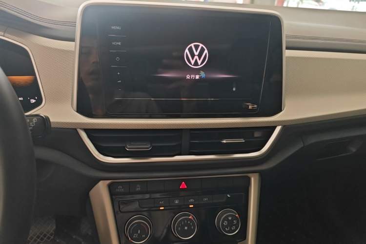 Used Volkswagen T-ROC 2024 280TSI DSG Two-Wheel-Drive Time Edition Audio And AC Panel