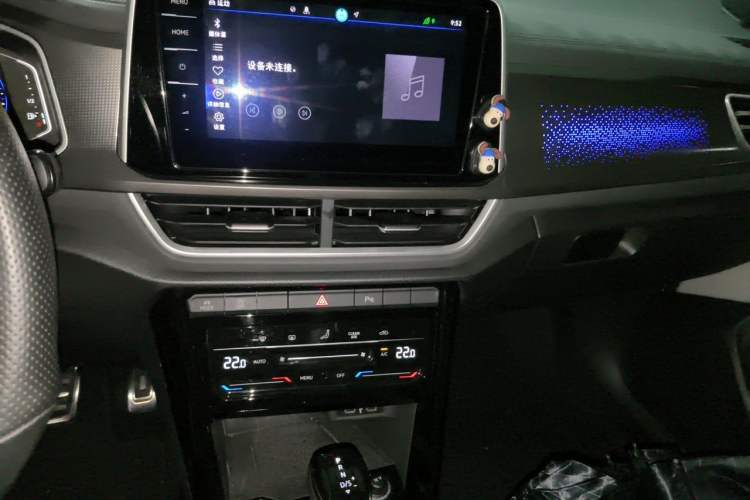 Used Volkswagen T-ROC 2024 300TSI DSG Two-Wheel-Drive Chen Guang Edition Audio And AC Panel