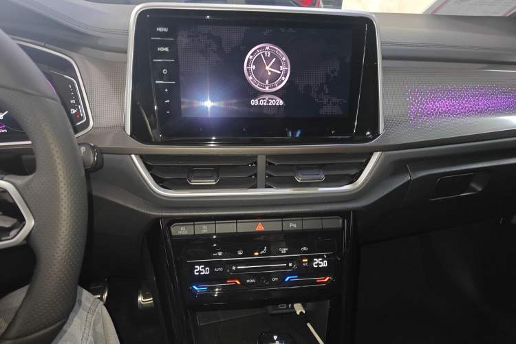 Used Volkswagen T-ROC 2024 300TSI DSG Two-Wheel-Drive Chen Guang Edition Audio And AC Panel