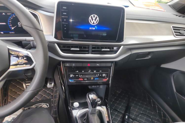 Used Volkswagen T-ROC 2024 300TSI DSG Two-Wheel-Drive Chen Guang Edition Audio And AC Panel