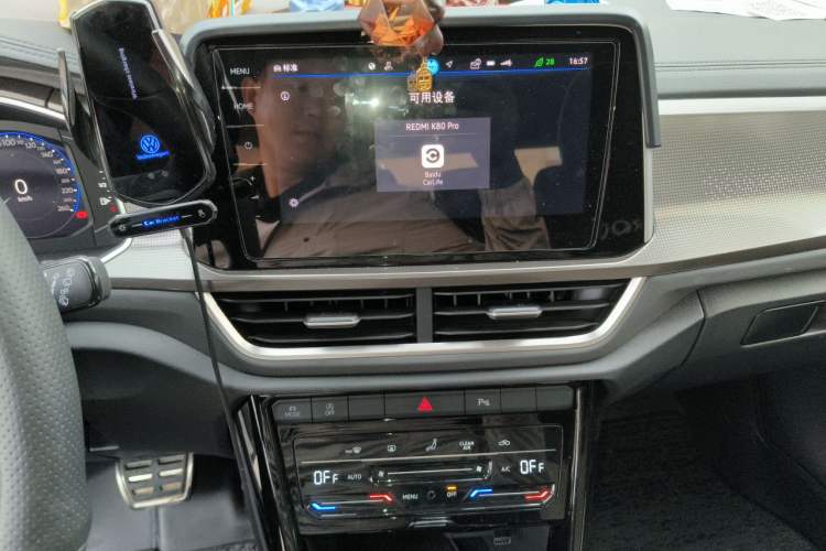 Used Volkswagen T-ROC 2024 300TSI DSG Two-Wheel-Drive Chen Guang Edition Audio And AC Panel