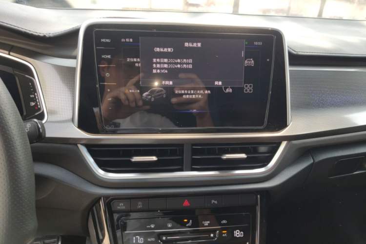 Used Volkswagen T-ROC 2024 300TSI DSG Two-Wheel-Drive Chen Guang Edition Audio And AC Panel