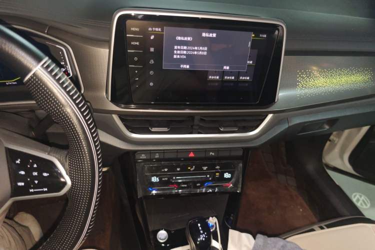 Used Volkswagen T-ROC 2024 300TSI DSG Two-Wheel-Drive Chen Guang Edition Audio And AC Panel