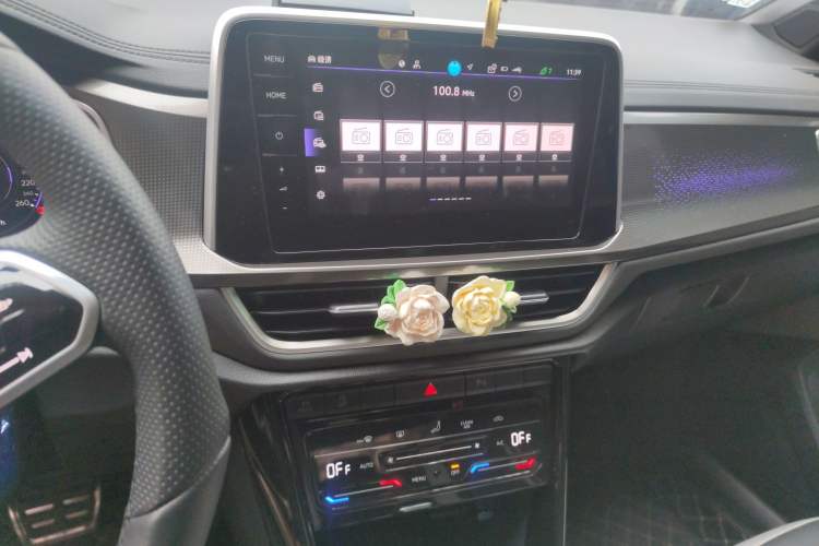Used Volkswagen T-ROC 2024 300TSI DSG Two-Wheel-Drive Chen Guang Edition Audio And AC Panel