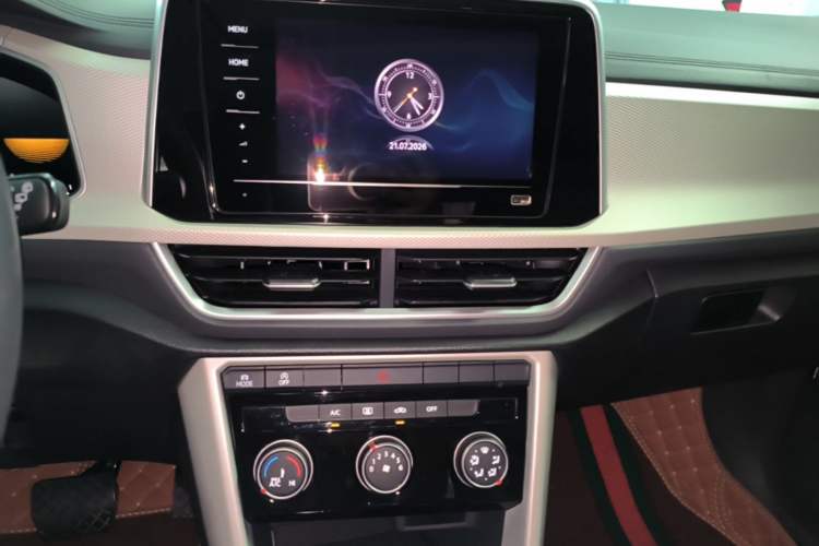 Used Volkswagen T-ROC 2024 280TSI DSG Two-Wheel-Drive Time Edition Audio And AC Panel