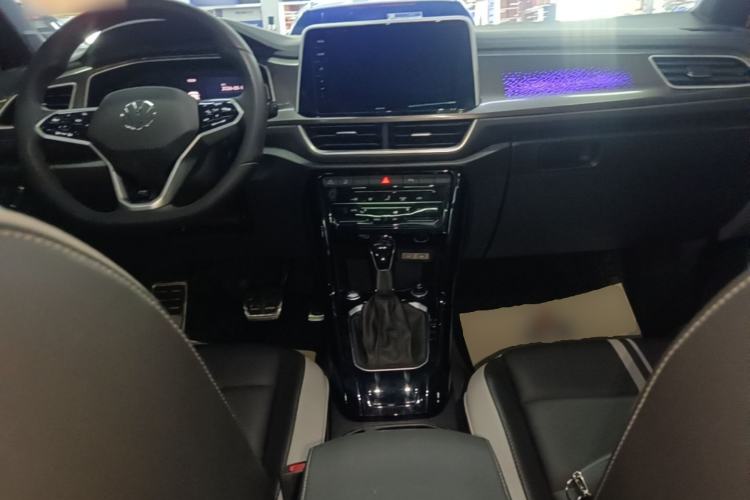 Used Volkswagen T-ROC 2024 300TSI DSG Two-Wheel-Drive Chen Guang Edition Center Console