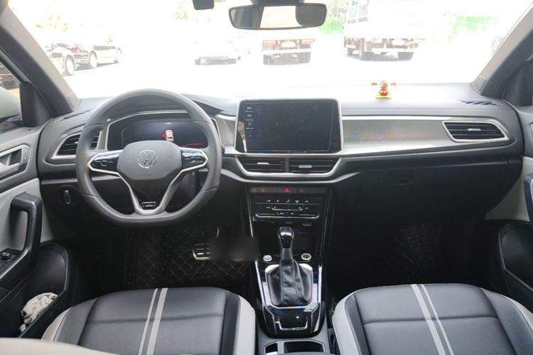 Used Volkswagen T-ROC 2024 300TSI DSG Two-Wheel-Drive Chen Guang Edition Center Console