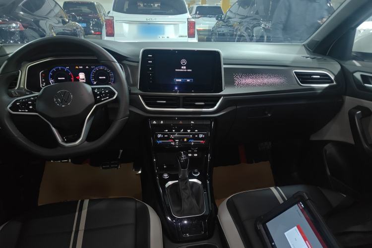 Used Volkswagen T-ROC 2024 300TSI DSG Two-Wheel-Drive Chen Guang Edition Center Console