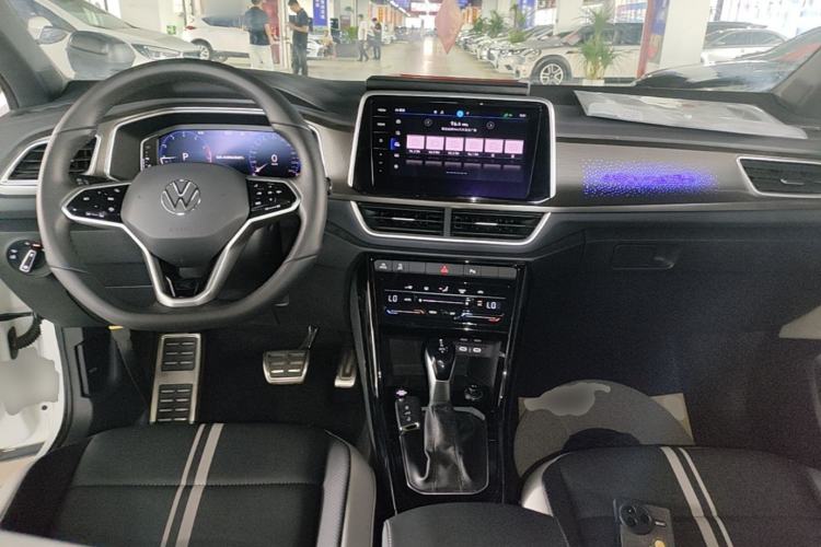 Used Volkswagen T-ROC 2024 300TSI DSG Two-Wheel-Drive Chen Guang Edition Center Console