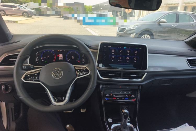 Used Volkswagen T-ROC 2024 300TSI DSG Two-Wheel-Drive Chen Guang Edition Center Console