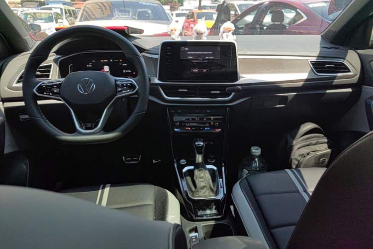 Used Volkswagen T-ROC 2024 300TSI DSG Two-Wheel-Drive Chen Guang Edition Center Console