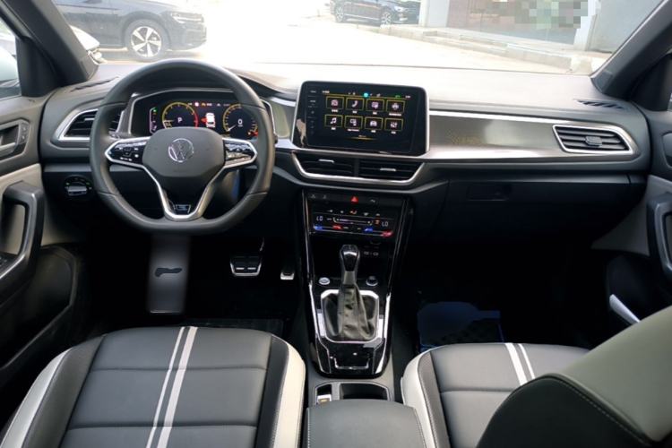 Used Volkswagen T-ROC 2024 300TSI DSG Two-Wheel-Drive Chen Guang Edition Center Console