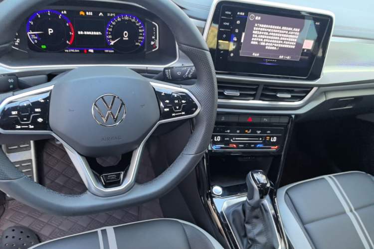 Used Volkswagen T-ROC 2024 300TSI DSG Two-Wheel-Drive Chen Guang Edition Center Console